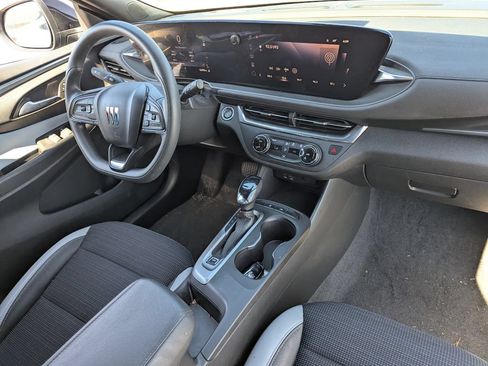 Used 2025 Buick Envista Preferred FWD image 31