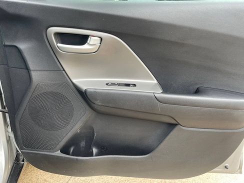 Used 2018 Kia Niro LX FWD image 24