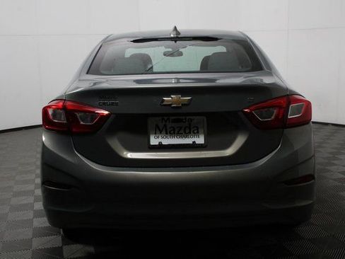 Used 2017 Chevrolet Cruze LT w/ Convenience Package image 6
