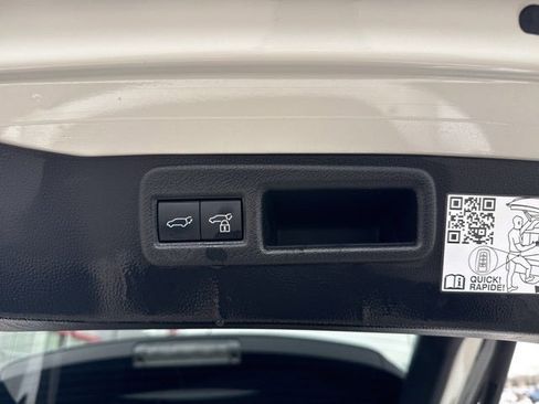 Used 2021 Toyota Venza LE image 14