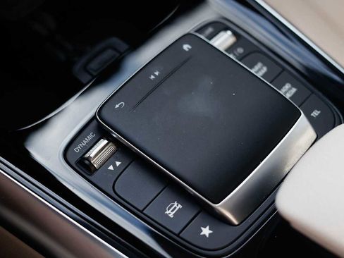 Certified 2022 Mercedes-Benz GLA 250 4MATIC image 33