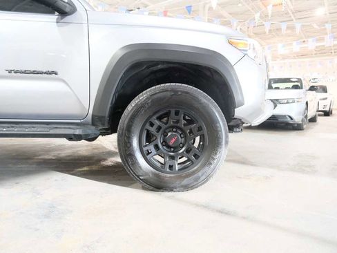Used 2020 Toyota Tacoma TRD Sport image 14