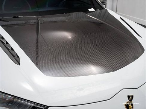 Used 2024 Lamborghini Urus Performante AWD/4WD image 6