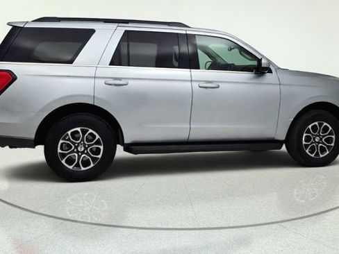 Used 2024 Ford Expedition XLT RWD image 6