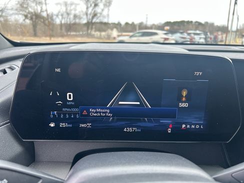 Used 2025 Chevrolet Traverse LT image 24