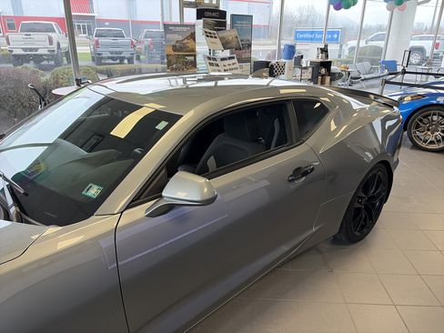 Used 2023 Chevrolet Camaro LT image 1