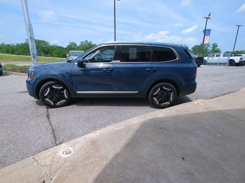 Used 2023 Kia Telluride EX w/ EX Captain's Chair Package AWD/4WD image 30