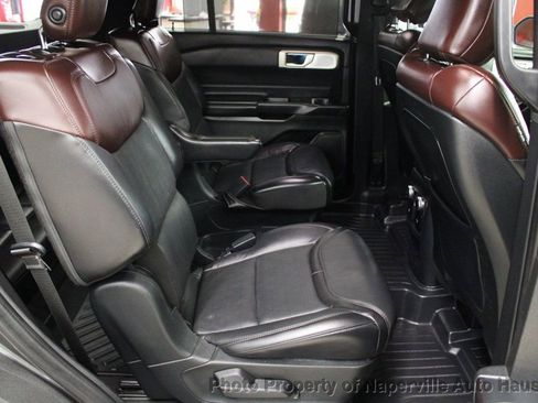 Used 2020 Ford Explorer Platinum w/ Premium Technology Package AWD/4WD image 41