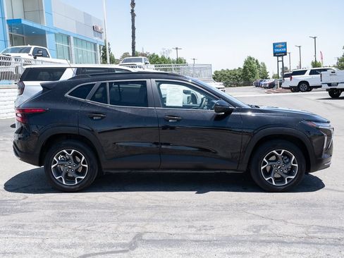 Used 2025 Chevrolet Trax LT FWD image 4
