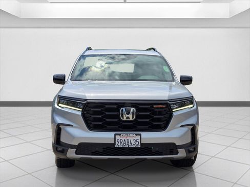 Certified 2025 Honda Pilot TrailSport image 2