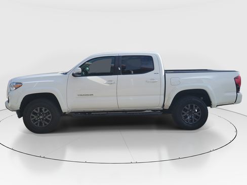 Used 2023 Toyota Tacoma SR5 AWD/4WD image 4