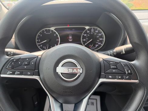 Used 2025 Nissan Sentra SV FWD image 15