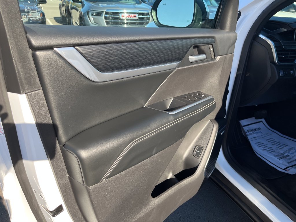 Used 2026 GMC Acadia Elevation w/ Elevation Premium Package FWD image 11