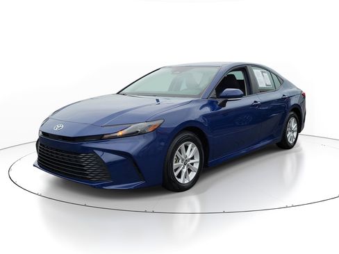 Used 2025 Toyota Camry LE FWD image 2