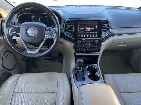 Used 2020 Jeep Grand Cherokee Overland image 3