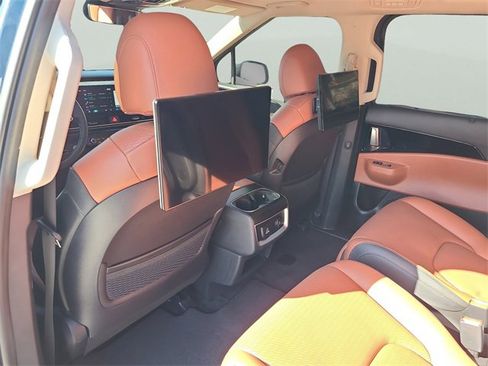 Used 2025 Kia Carnival SX Prestige image 13