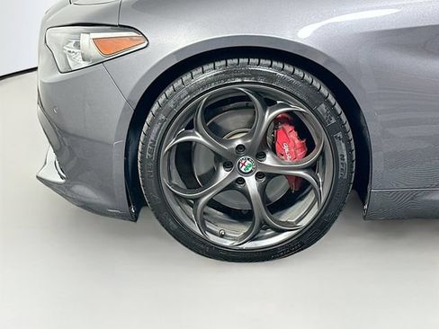 Used 2019 Alfa Romeo Giulia Ti Sport w/ Quick Order Package 22S Sport AWD/4WD image 39