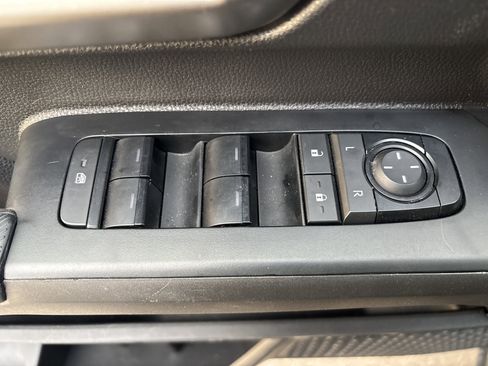 Certified 2025 Toyota Tacoma TRD Off-Road AWD/4WD image 16