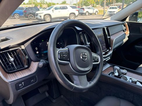 Used 2022 Volvo XC60 B5 Momentum AWD/4WD image 7