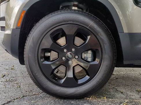 Used 2025 Land Rover Defender 110 S image 13