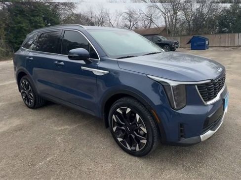 Used 2025 Kia Sorento EX image 2