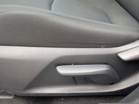 Used 2021 Toyota RAV4 LE image 19