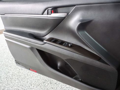 Used 2022 Toyota Camry SE FWD image 21