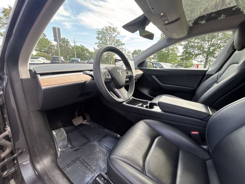Used 2021 Tesla Model Y Long Range AWD/4WD image 24