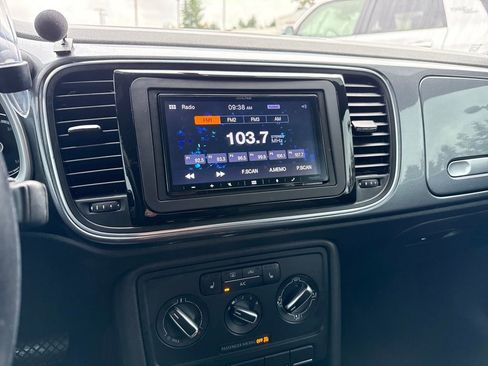 Used 2013 Volkswagen Beetle 2.5 image 18