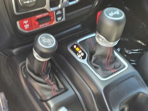 Used 2021 Jeep Wrangler Unlimited Rubicon AWD/4WD image 36