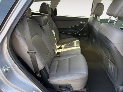Used 2017 Hyundai Santa Fe FWD image 18
