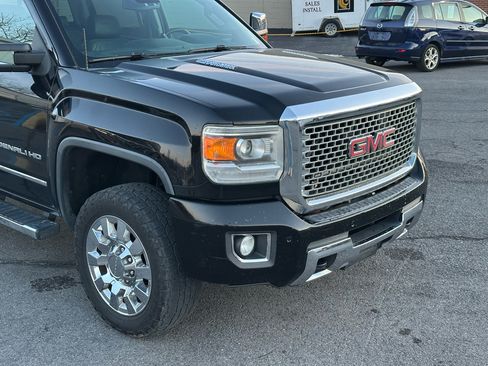 Used 2015 GMC Sierra 2500 Denali w/ Duramax Plus Package image 4