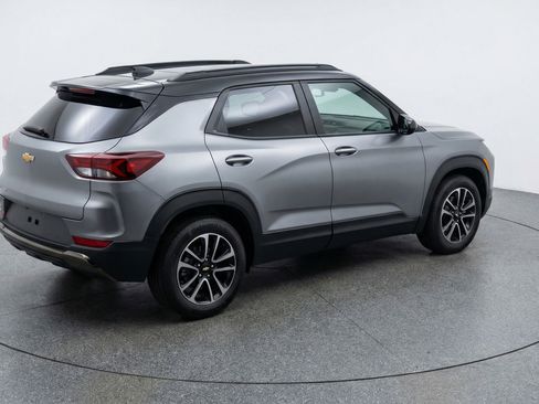 Used 2025 Chevrolet TrailBlazer LT FWD image 9