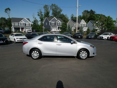 Used 2017 Toyota Corolla L w/ Carpet Mat Package (TMS) FWD image 8