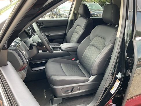 Used 2025 Nissan Pathfinder SV FWD image 14