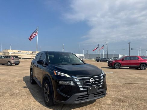 Certified 2024 Nissan Rogue SV FWD image 2