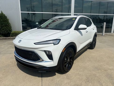 Used 2024 Buick Encore GX Sport Touring image 1