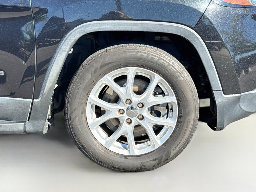 Used 2014 Jeep Cherokee Limited w/ Luxury Group FWD image 39