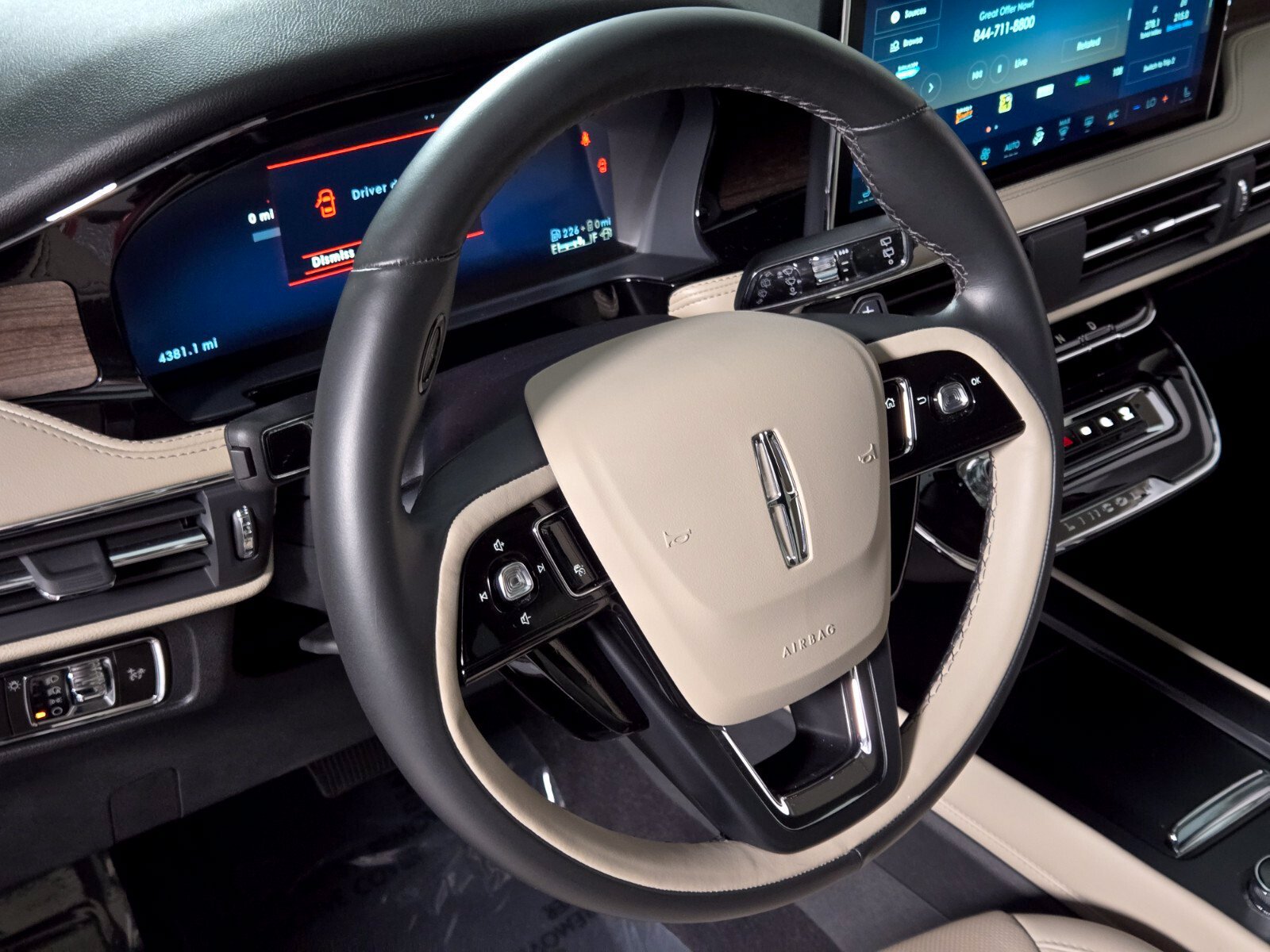 Used 2026 Lincoln Corsair Grand Touring AWD/4WD image 23