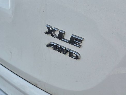 Used 2016 Toyota RAV4 XLE AWD/4WD image 12