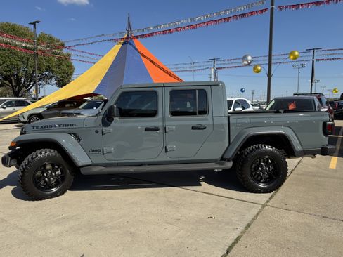 Used 2025 Jeep Gladiator Sport image 10