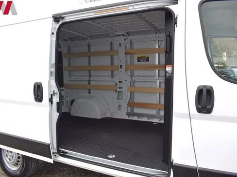 Used 2025 RAM ProMaster 2500 w/ U-Haul Equipment Group FWD image 25
