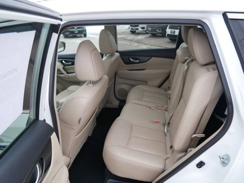 Used 2016 Nissan Rogue SL w/ SL Premium Package image 11