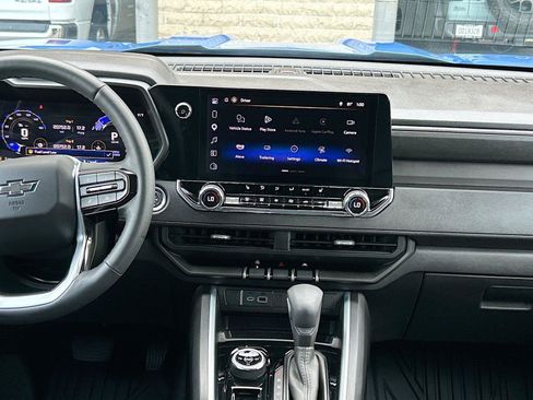 Used 2025 Chevrolet Colorado Trail Boss AWD/4WD image 18