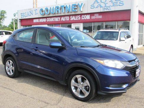 Used 2017 Honda HR-V LX image 2