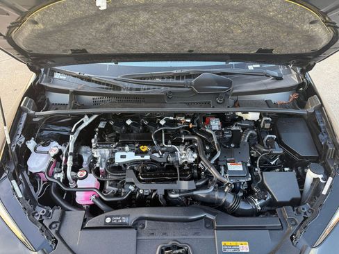 Used 2025 Toyota Prius LE image 32