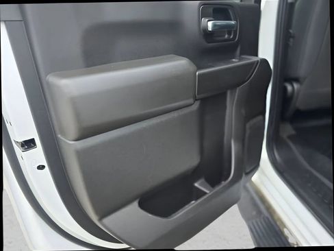 Used 2022 Chevrolet Silverado 2500 Custom w/ Custom Value Package image 11