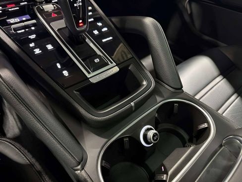 Used 2022 Porsche Cayenne Platinum Edition AWD/4WD image 34