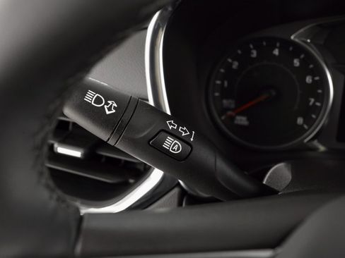 Used 2023 Chevrolet Equinox LT w/ Driver Convenience Package image 28