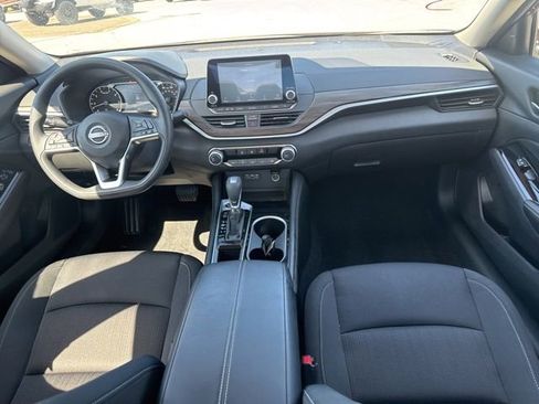 Used 2023 Nissan Altima 2.5 SV FWD image 15